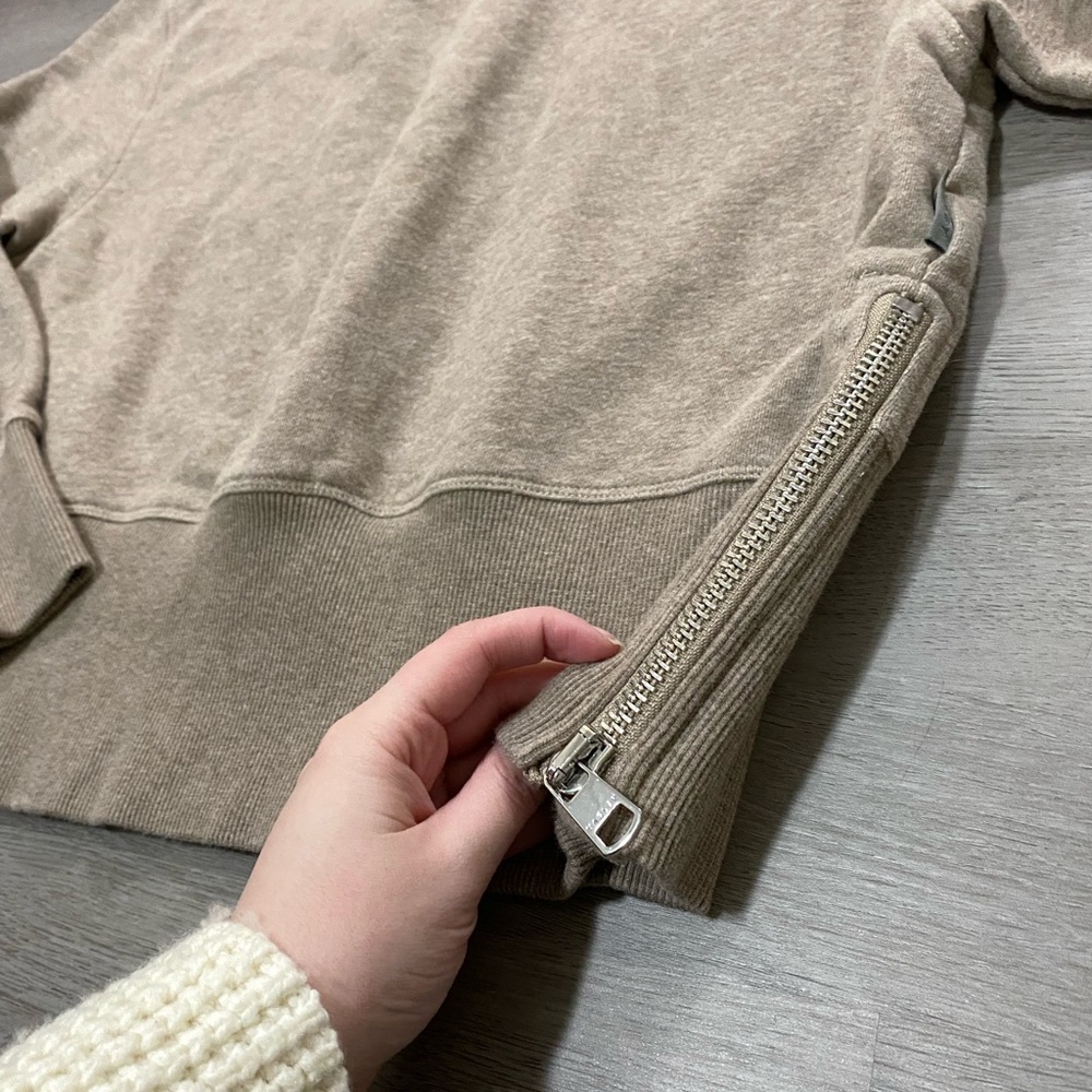 Varley Gabriella sweatshirt taupe size small read - Picture 6 of 10